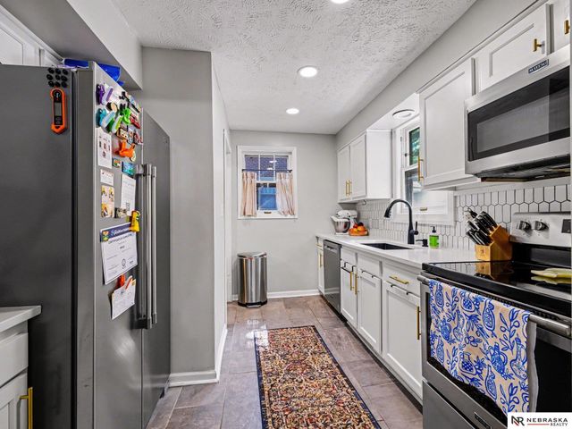 111 S 50th Street, Omaha, NE 68132