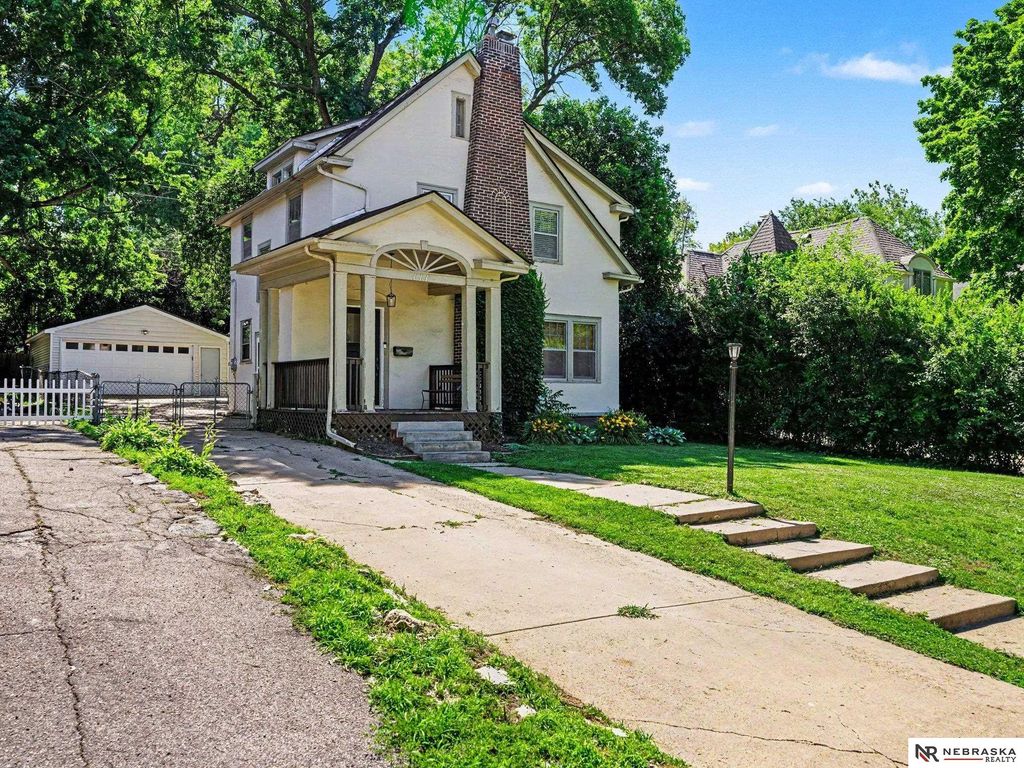 111 S 50th Street, Omaha, NE 68132