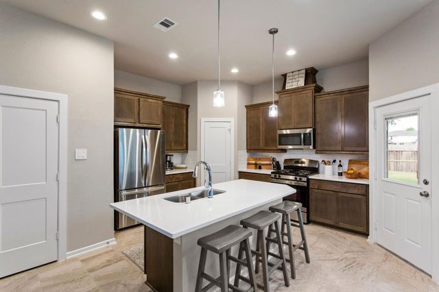 1531 Rustling Creek Drive, Missouri City, TX 77459