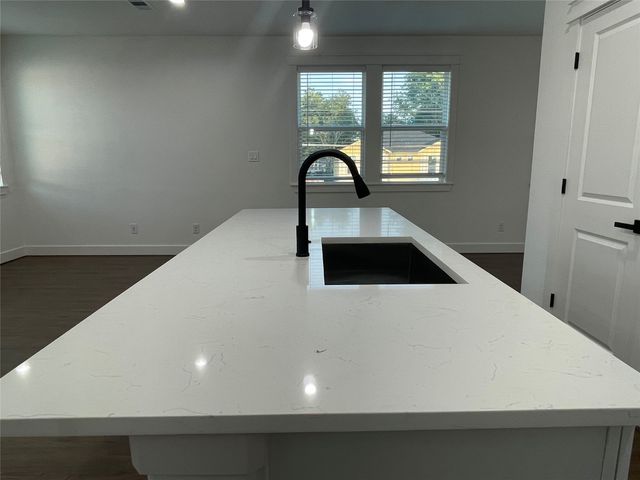 2725 1st Avenue, Dallas, TX 75210