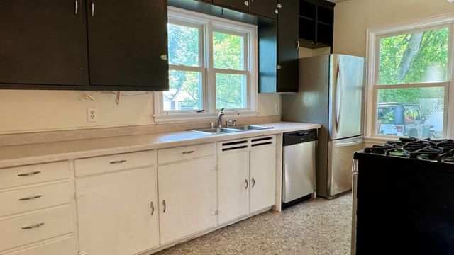 326 Elmwood Avenue S, Fargo, ND 58103