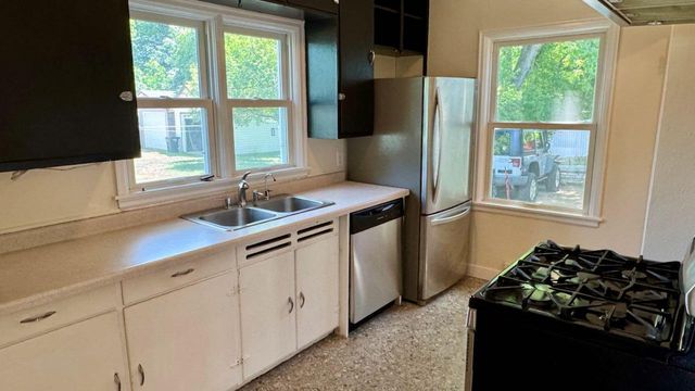 326 Elmwood Avenue S, Fargo, ND 58103