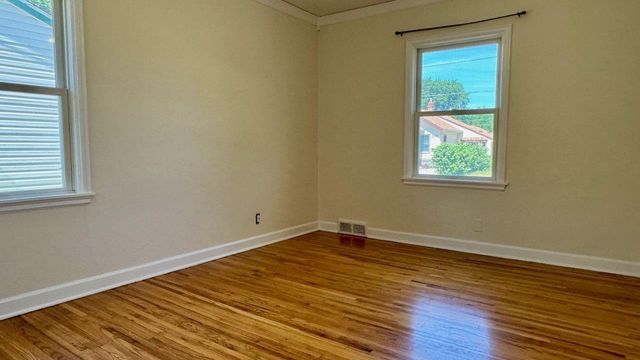 326 Elmwood Avenue S, Fargo, ND 58103
