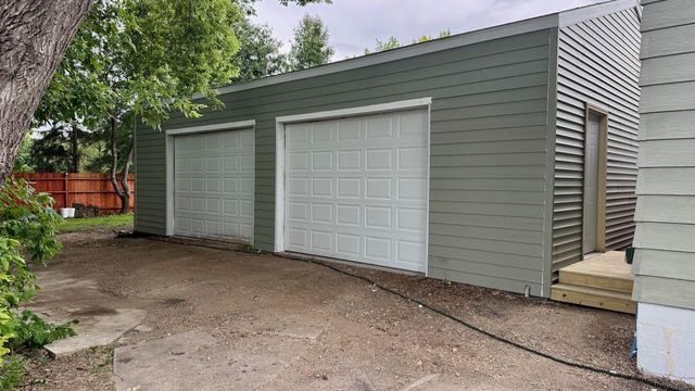 326 Elmwood Avenue S, Fargo, ND 58103