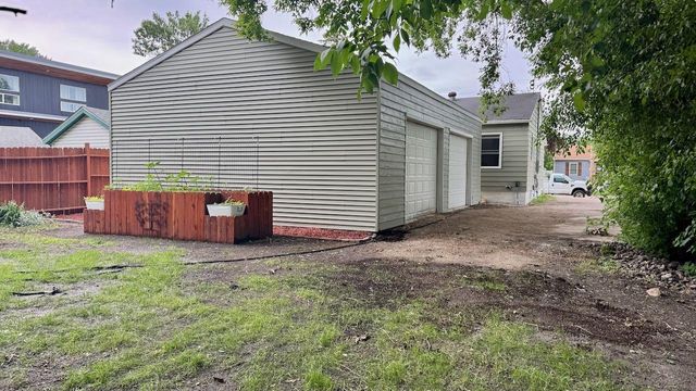 326 Elmwood Avenue S, Fargo, ND 58103