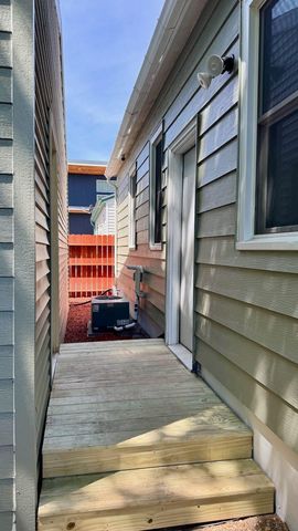 326 Elmwood Avenue S, Fargo, ND 58103