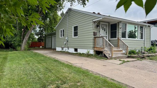 326 Elmwood Avenue S, Fargo, ND 58103