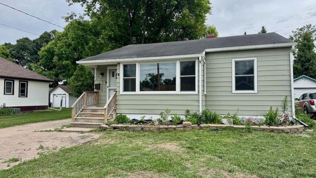 326 Elmwood Avenue S, Fargo, ND 58103