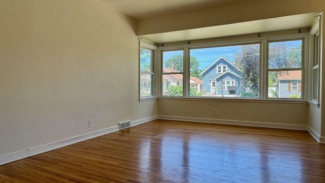 326 Elmwood Avenue S, Fargo, ND 58103