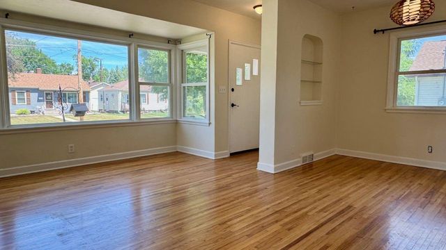 326 Elmwood Avenue S, Fargo, ND 58103