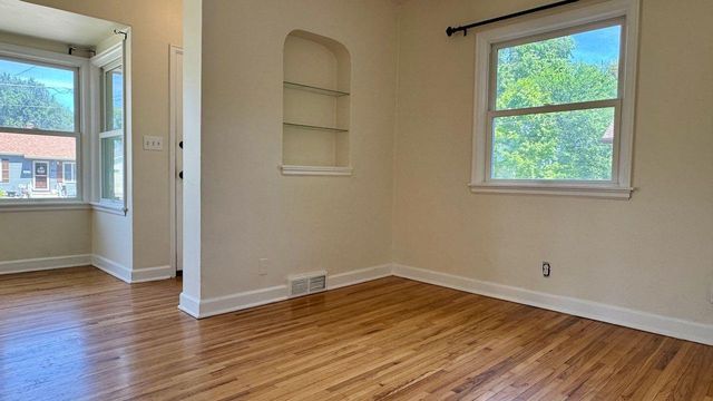 326 Elmwood Avenue S, Fargo, ND 58103