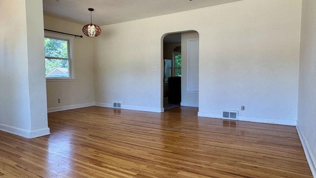 326 Elmwood Avenue S, Fargo, ND 58103