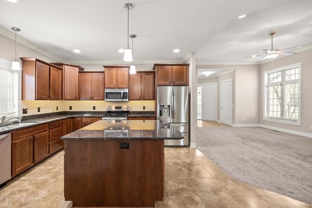 645 65th Place 129, West Des Moines, IA 50266