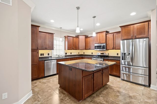 645 65th Place 129, West Des Moines, IA 50266