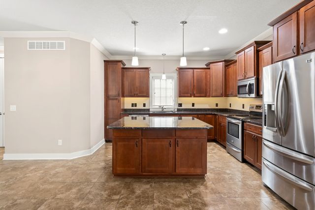 645 65th Place 129, West Des Moines, IA 50266