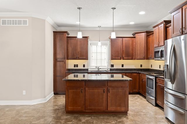 645 65th Place 129, West Des Moines, IA 50266