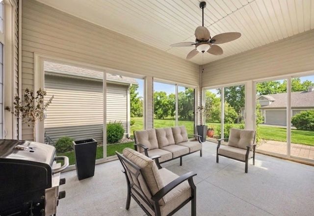 645 65th Place 129, West Des Moines, IA 50266