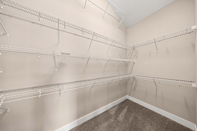 645 65th Place 129, West Des Moines, IA 50266