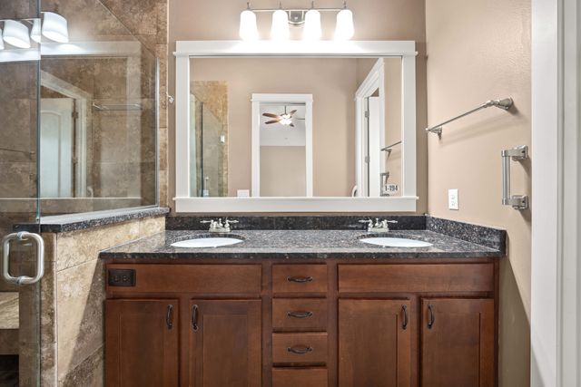 645 65th Place 129, West Des Moines, IA 50266