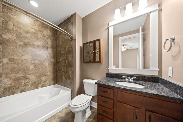 645 65th Place 129, West Des Moines, IA 50266