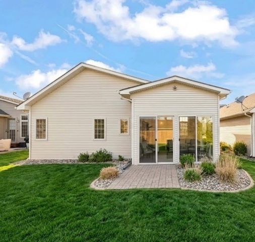 645 65th Place 129, West Des Moines, IA 50266