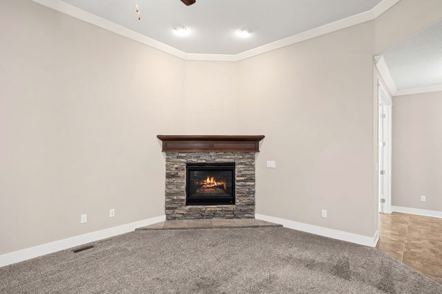 645 65th Place 129, West Des Moines, IA 50266