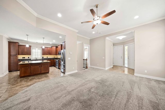 645 65th Place 129, West Des Moines, IA 50266