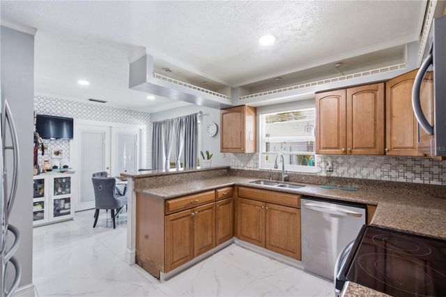 1124 KING ARTHUR COURT, Valrico, FL 33594