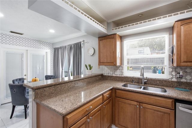 1124 KING ARTHUR COURT, Valrico, FL 33594
