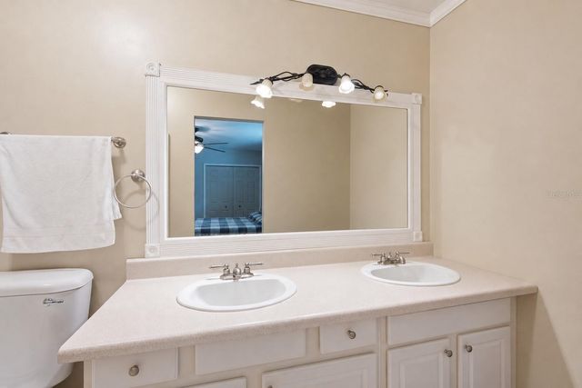 1124 KING ARTHUR COURT, Valrico, FL 33594