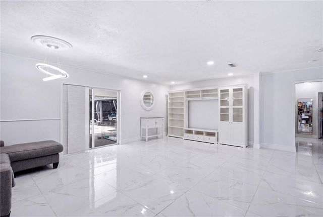 1124 KING ARTHUR COURT, Valrico, FL 33594