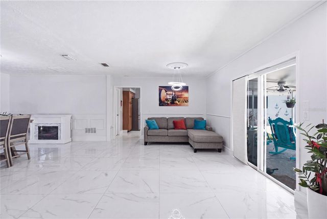 1124 KING ARTHUR COURT, Valrico, FL 33594