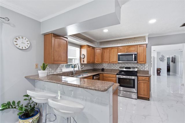 1124 KING ARTHUR COURT, Valrico, FL 33594