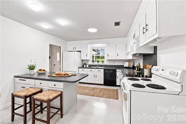 1045 S Magnolia Street, Mooresville, NC 28115