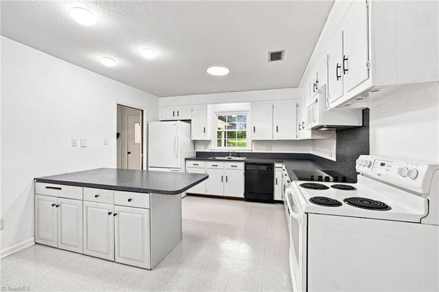 1045 S Magnolia Street, Mooresville, NC 28115
