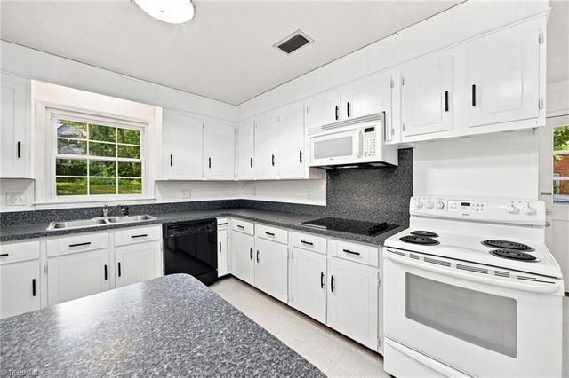 1045 S Magnolia Street, Mooresville, NC 28115