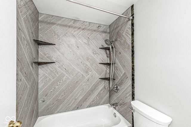 7221 Hague Road, Indianapolis, IN 46256