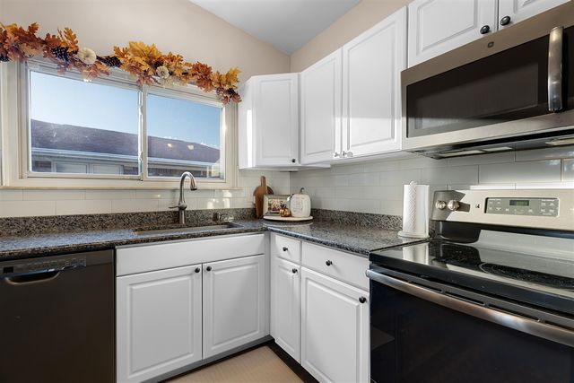 43875 Leeann Lane, Canton, MI 48187