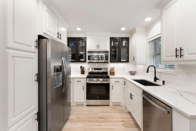 10 E White Willow Circle, Spring, TX 77381