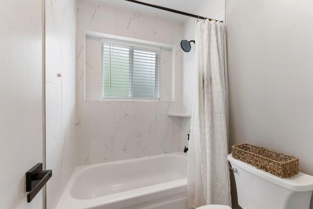 10 E White Willow Circle, Spring, TX 77381