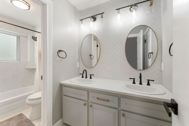 10 E White Willow Circle, Spring, TX 77381