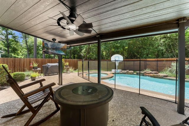 10 E White Willow Circle, Spring, TX 77381