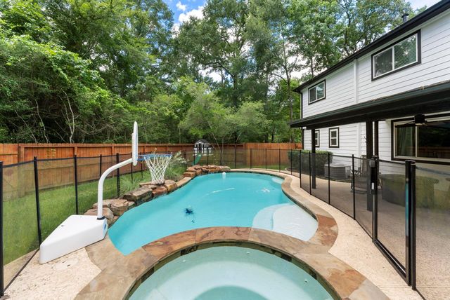 10 E White Willow Circle, Spring, TX 77381