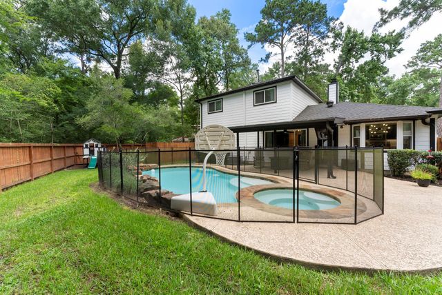 10 E White Willow Circle, Spring, TX 77381