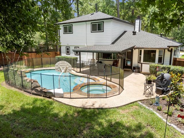 10 E White Willow Circle, Spring, TX 77381