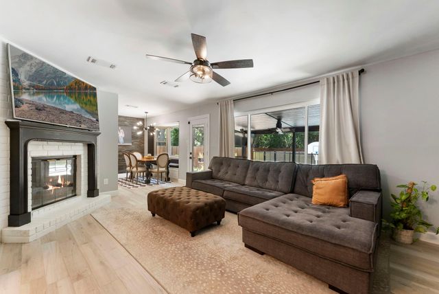 10 E White Willow Circle, Spring, TX 77381