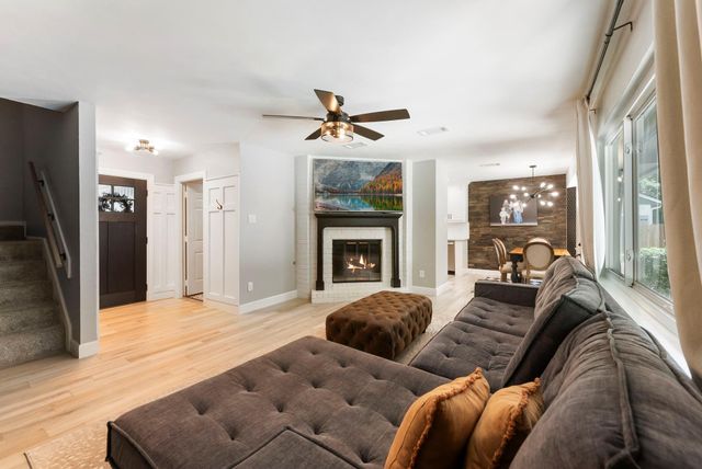 10 E White Willow Circle, Spring, TX 77381