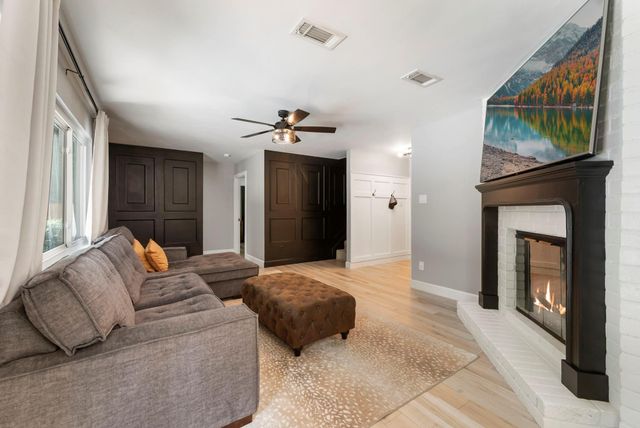10 E White Willow Circle, Spring, TX 77381