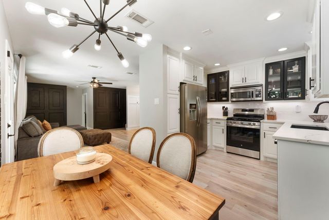 10 E White Willow Circle, Spring, TX 77381