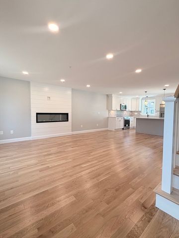 9 Acton Rd 4, Chelmsford, MA 01824